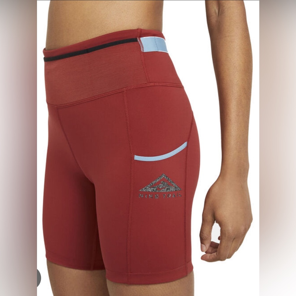 NIKE WOMENS EPIC LUX TRAIL SHORTS - XS (New)